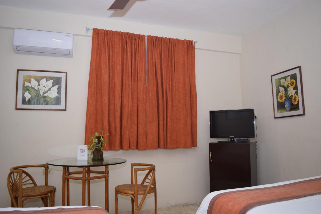 Hotel Suites Le Monde Cancún Esterno foto