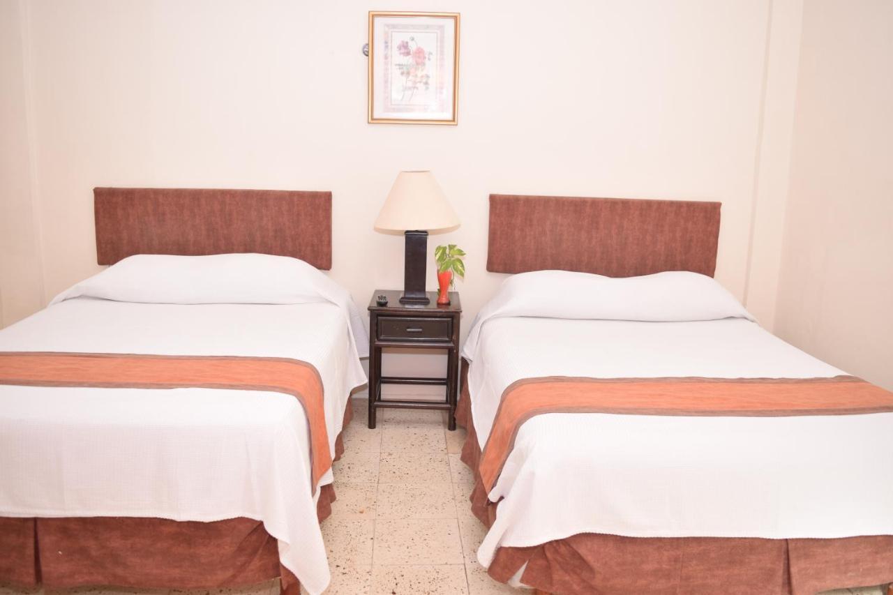 Hotel Suites Le Monde Cancún Esterno foto